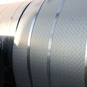 600mm-1500mm হট রোল্ড চেকার্ড শিট মেটাল কয়েল JIS SS400
